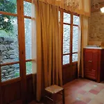 Large Stone With Garden. וילה *