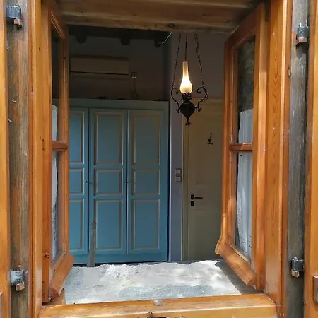 Large Stone With Garden. Willa