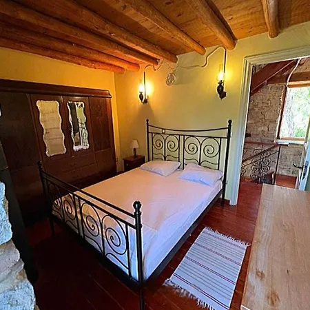 Villa Lithos ヴィラ Avlonarion